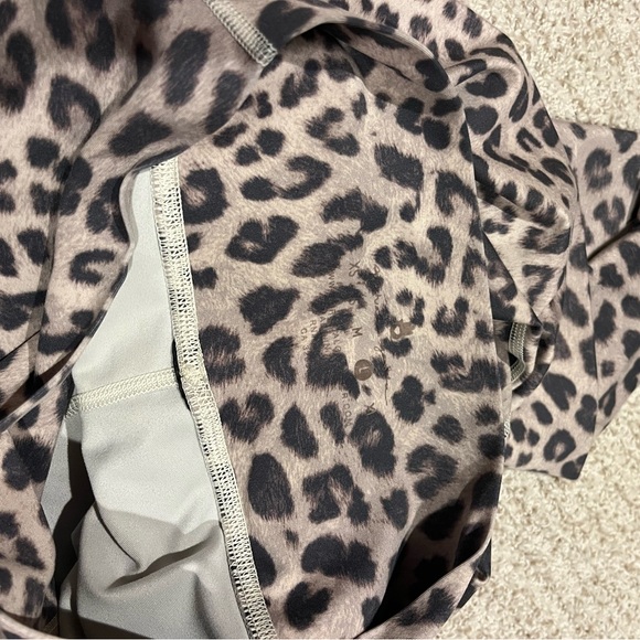 Spiritual gangster leopard print leggings, size large - Picture 2 of 4